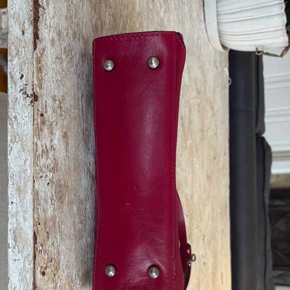 BIG SALE. Elegant Red Floral Cutout Handbag - Picture 4 of 10